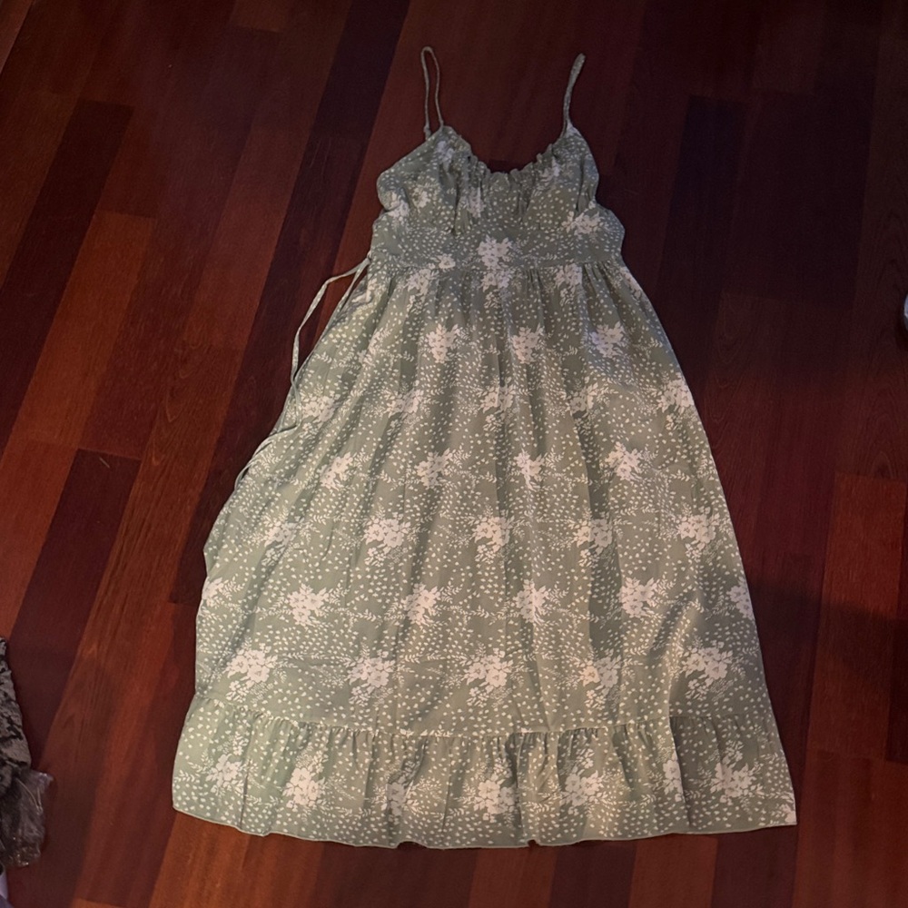 Simplee Summer Spaghetti Strap V Neck Floral Smocked Midi Dress worn once